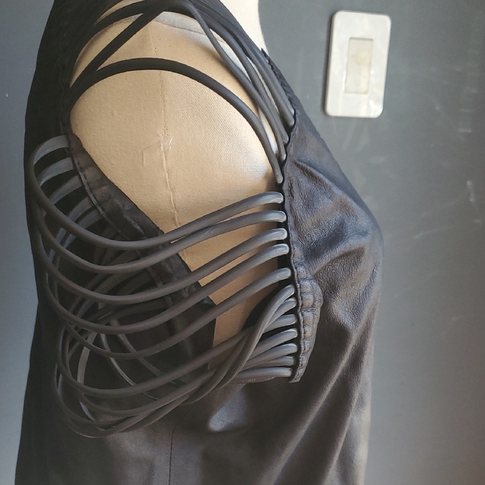 Vtg St. Tropez Black Strappy Fringe V-Neck Leather Top - Picture 9 of 15